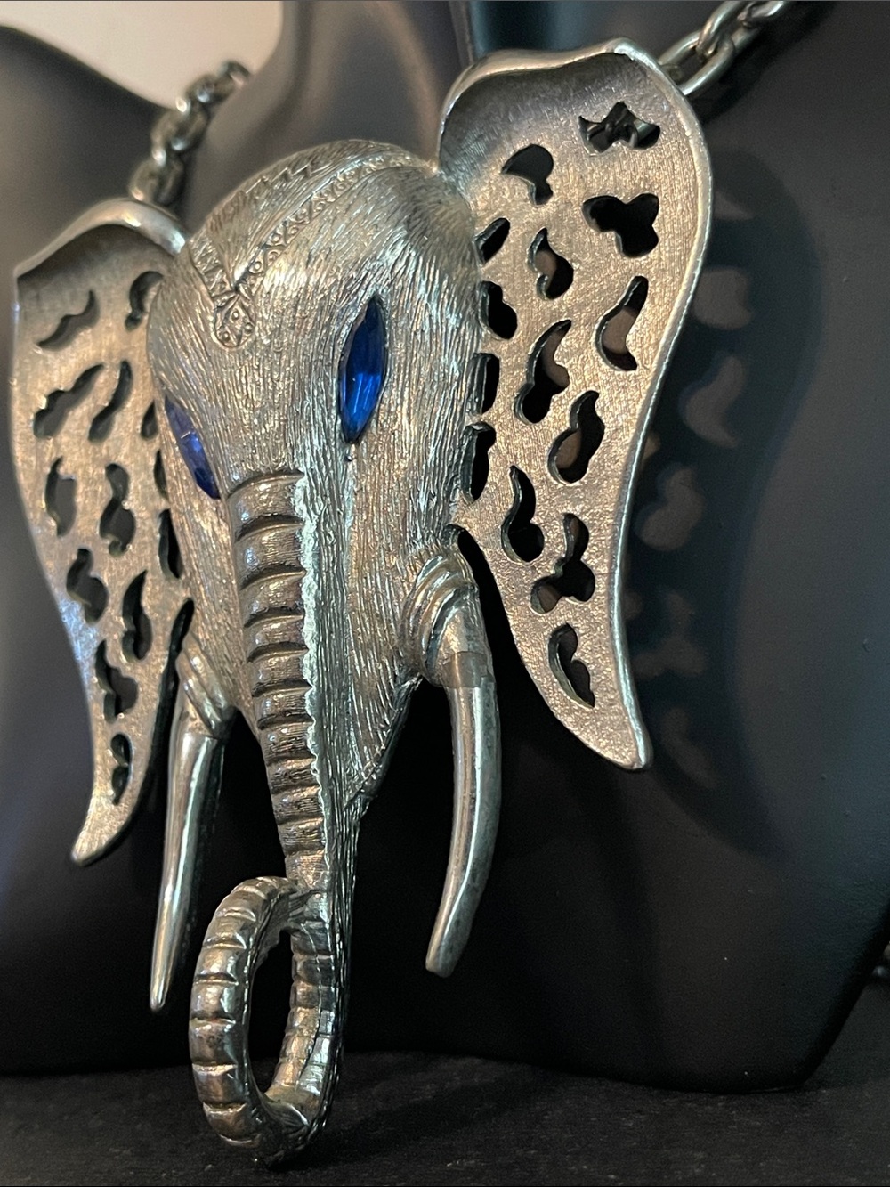 1970’s Celebrity NY Oversized Elephant Statement Necklace - Picture 4 of 13